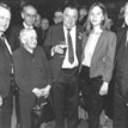1983: Ehrung Anni Holzinger durch Ministerpräsident Franz-Josef Strauß